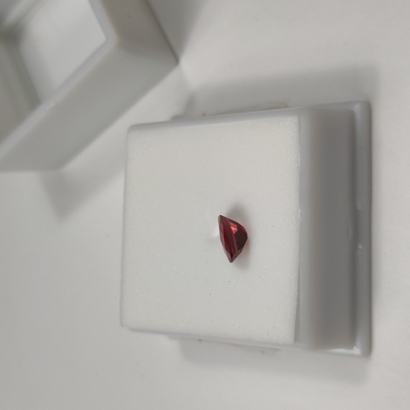 Red Labradorite Cushion Cut Loose Gemstone 7x5 mm .75 Carat - Picture 3 of 6